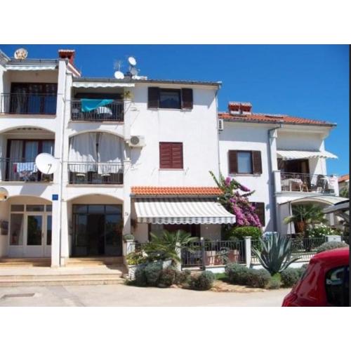 Olivia, seaside apartment in Medulin, Croatia