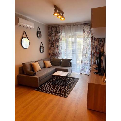Oliwkowy Apartament z ogródkiem Klaver Home