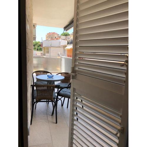 Omis - private Ensuite room with balcony - hotel style