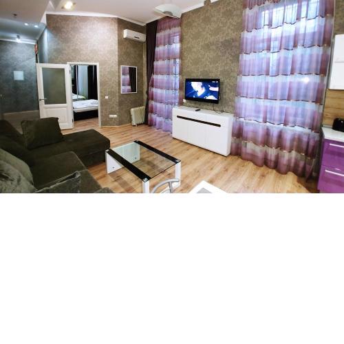 One bedroom. 6 Zankovetskoi St. Near a Khreschatyk