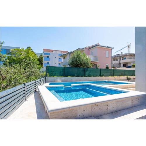 One-Bedroom Apartment In Podstrana