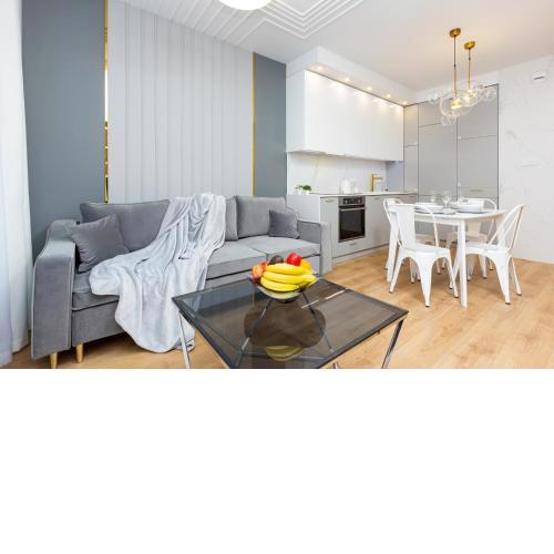 One Bedroom Apartment in Warsaw Center by Renters Prestige