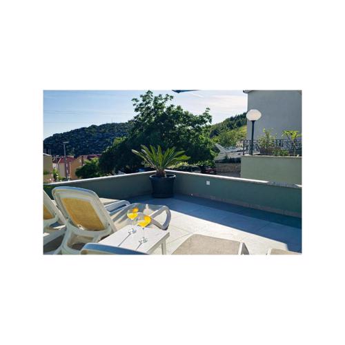 One-Bedroom Apartment Makarska With Sea View 04