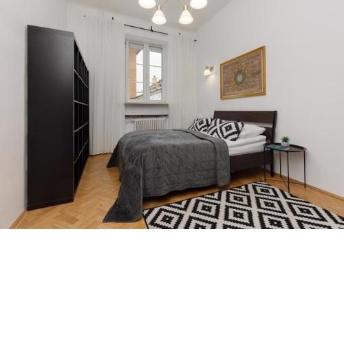 One Bedroom Apartment Next to the Royal Castle in Warsaw by Noclegi Renters