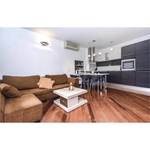 One-Bedroom Apartment Split With Sea View 02