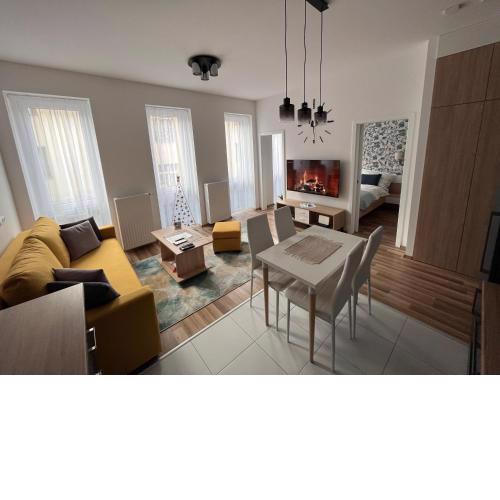 One Step Apartman - City Center with Self Check-In