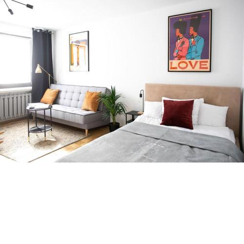 oompH Warsaw Center Well Designed Apartment with Balcony