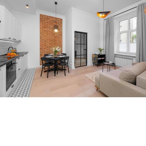 oompH Warsaw Central 2 Bedroom Apartment
