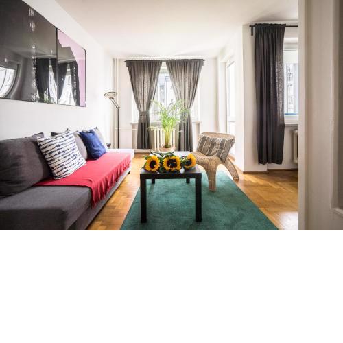 oompH Warsaw Central 3-bedroom Flat