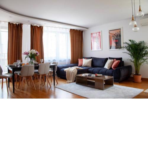 oompH Warsaw Skyline 3BDR Retreat with AC