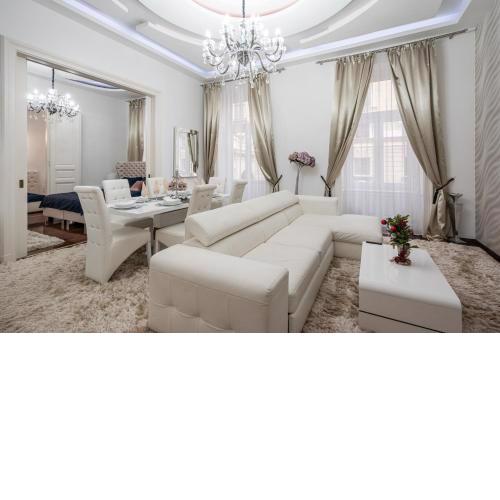 Opera Balkony Luxury Apartment with free parking