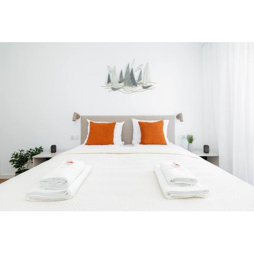 Orange Dream – stylish near beach – with balcony