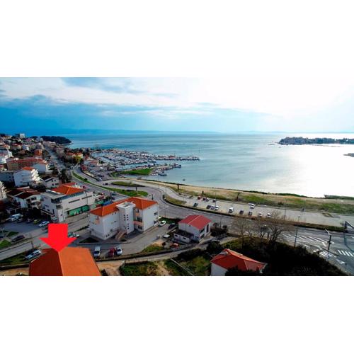 Orange House three bedroom apartment with sea view