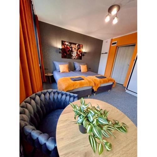 Orange Studio z kuchnią i łazienką