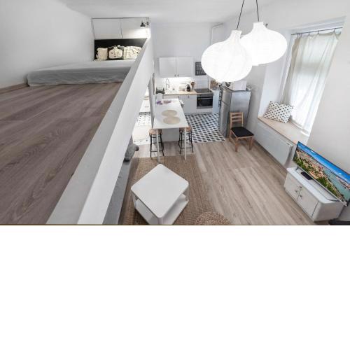OrangeHomes H27 Calm studio in the city center
