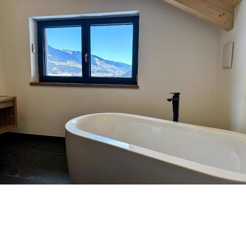 Our's Living Penthouse - private Sauna & Summercard near Kitzbüheler Alpen ski lift