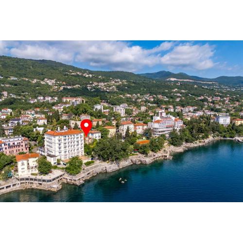 Palm and Palmino Garden Apartments near Lungo Mare