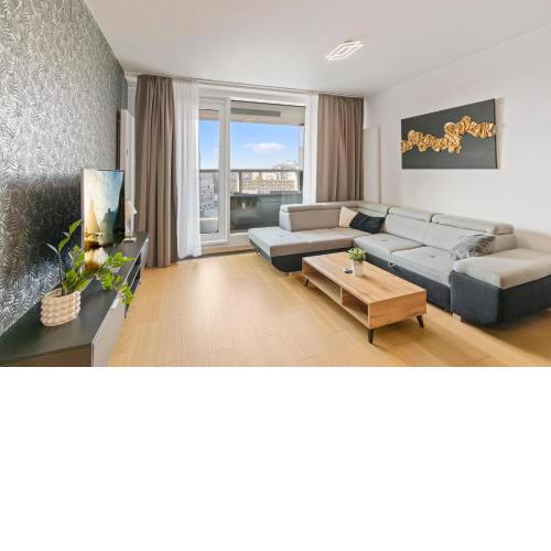 Panorama City apartment in downtown area with free parking and castle view