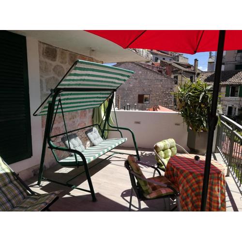Paradise Apartment with Big Sunny Terrace in the Old Town, Few Meters from the Sea & Riva Promenade