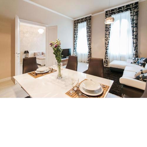 Parliment Luxury Apartment