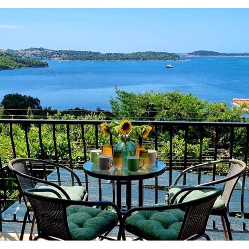 Paula Apartment - Green home by the sea