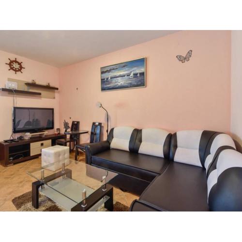 Peaceful Island Haven with Pool, BBQ & Games Area - Four Bedroom Holiday Home