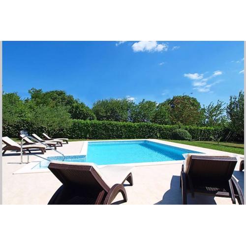 Peaceful Villa Fioretta with relaxing pool