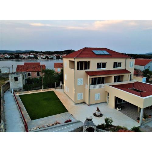 Pekasovi Seaview Apartament on a beautiful island Krapanj