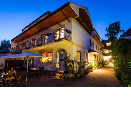 Pension Julia & Haus Elisabeth - Wallner's Hofheuriger & Weinhof