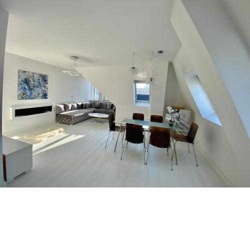 Penthouse 2 Bedroom Designer Apartment