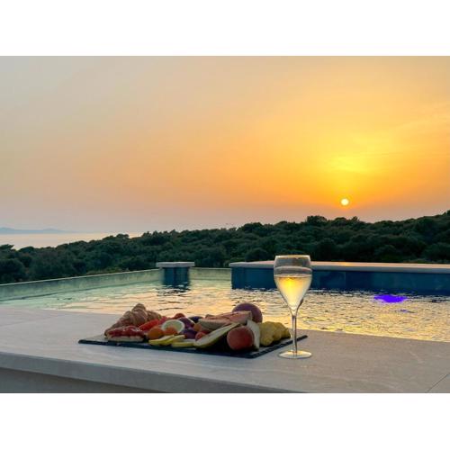 Penthouse Amethyst with rooftop pool