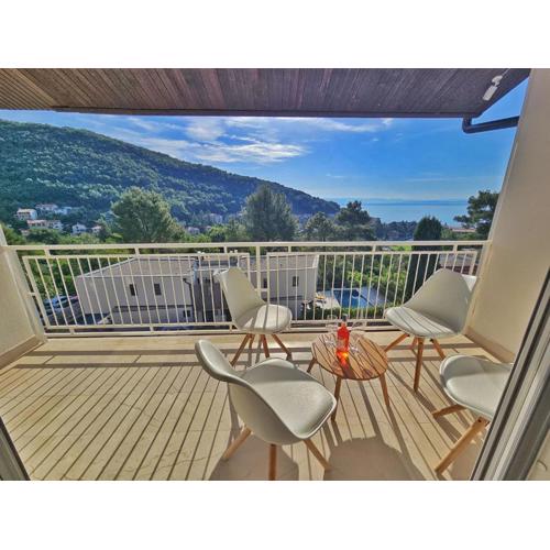 Penthouse apartment Draga Sky in Mošćenička Draga with free parking, one balcony and one terrace