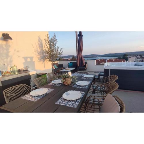 Penthouse Aurelia, rooftop terrace & jacuzzi