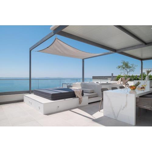 Penthouse La Vie with seaview and jacuzzi