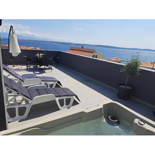 Penthouse Petra with hot tub