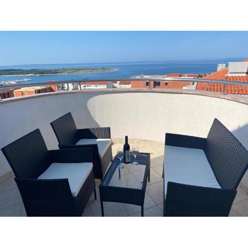 Penthouse Toni