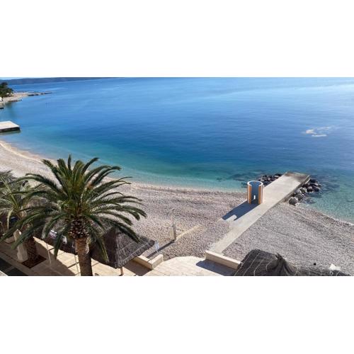 Penthouse Villa Spomenka top floor apartment on central beach