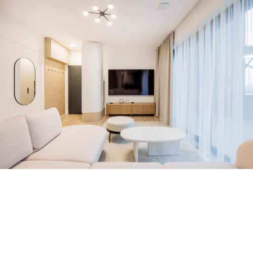 Penthouse with City View and Parking for Two