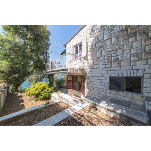 Perfect Beachfront Getaway Ideal for Families