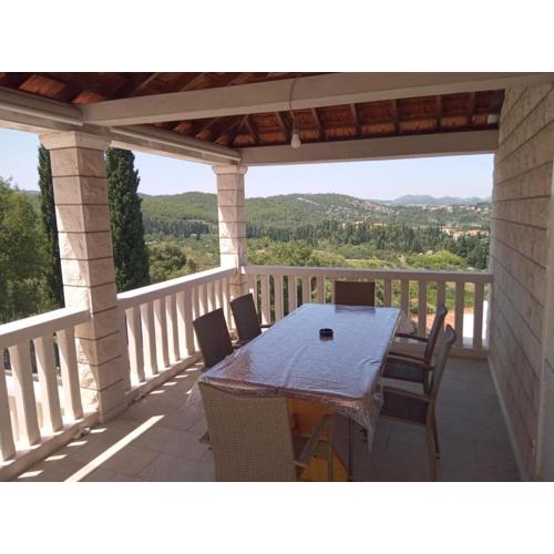 Perfect Getaway Near Korčula’s Scenic Sights and Beaches