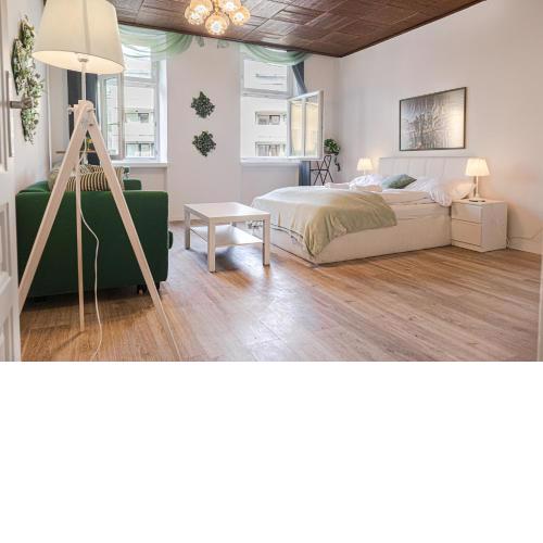 Perfectly situated 2BR shared Apt- ideal for Longstays