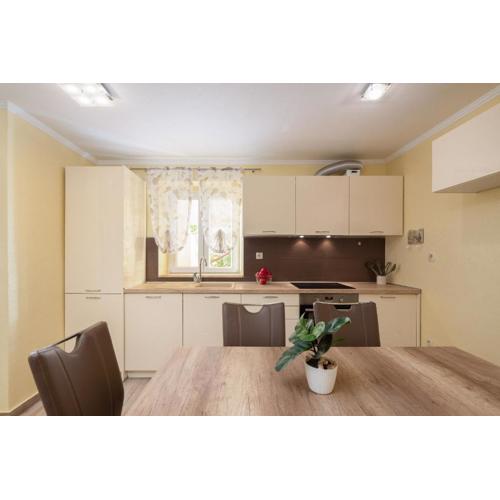 Perla Apartment - 2 min to the beach & free parking