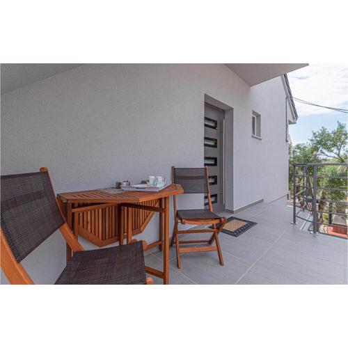 Pet Friendly Apartment In Pirovac