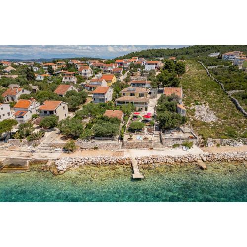 Pet Friendly Apartment In Zdrelac