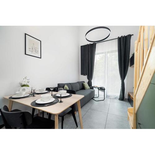 Pet Friendly Cozy Studio with Balcony in Poznań by Noclegi Renters