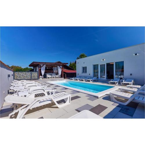 Pet Friendly Home In Kapela With Sauna