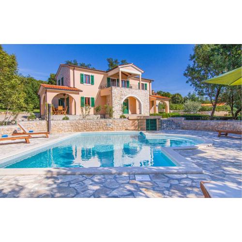 Pet Friendly Home In Koromacno