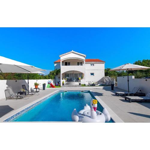 Pet Friendly Home In Lozovac