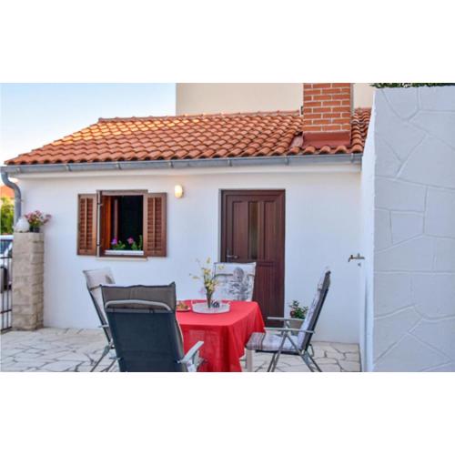 Pet Friendly Home In Nin With Kitchen
