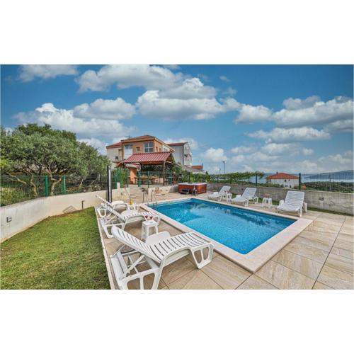 Pet Friendly Home In Seget Donji